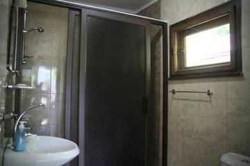 Фото номера Дом с 3 спальнями Дома для отпуска Diva Guest House г. Skandaloto 133